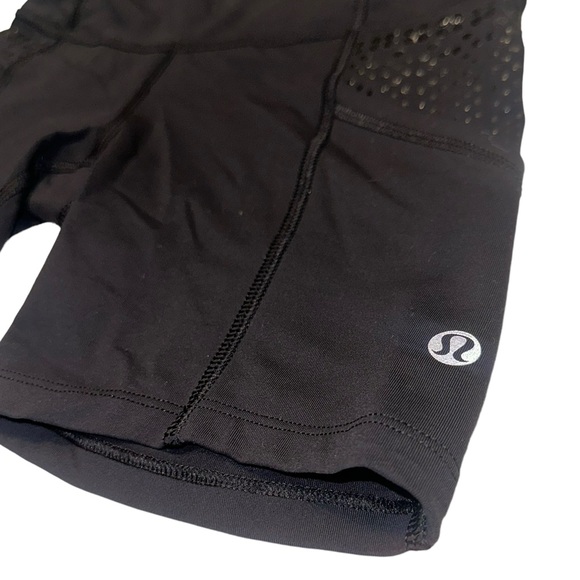 Lululemon Run: Shorty Short Black Shorts size 2 - Picture 8 of 17